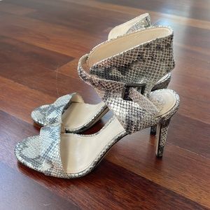 VINCE CAMUTO METALLIC SNAKE PRINT LEATHER HEELS, 7.5